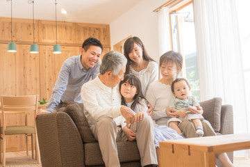 家族も安心!老後のキッチンリフォームで暮らしやすい住まいへ|日本住宅管理の提案力 |日本住宅管理